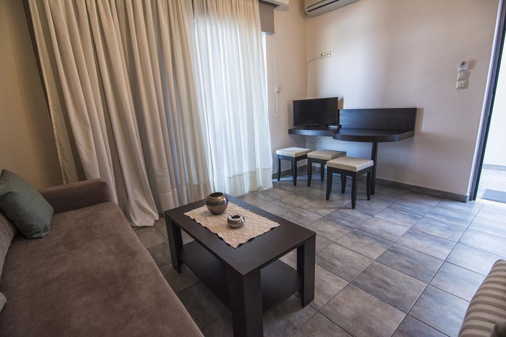 Gonis Suites Палеохора Экстерьер фото