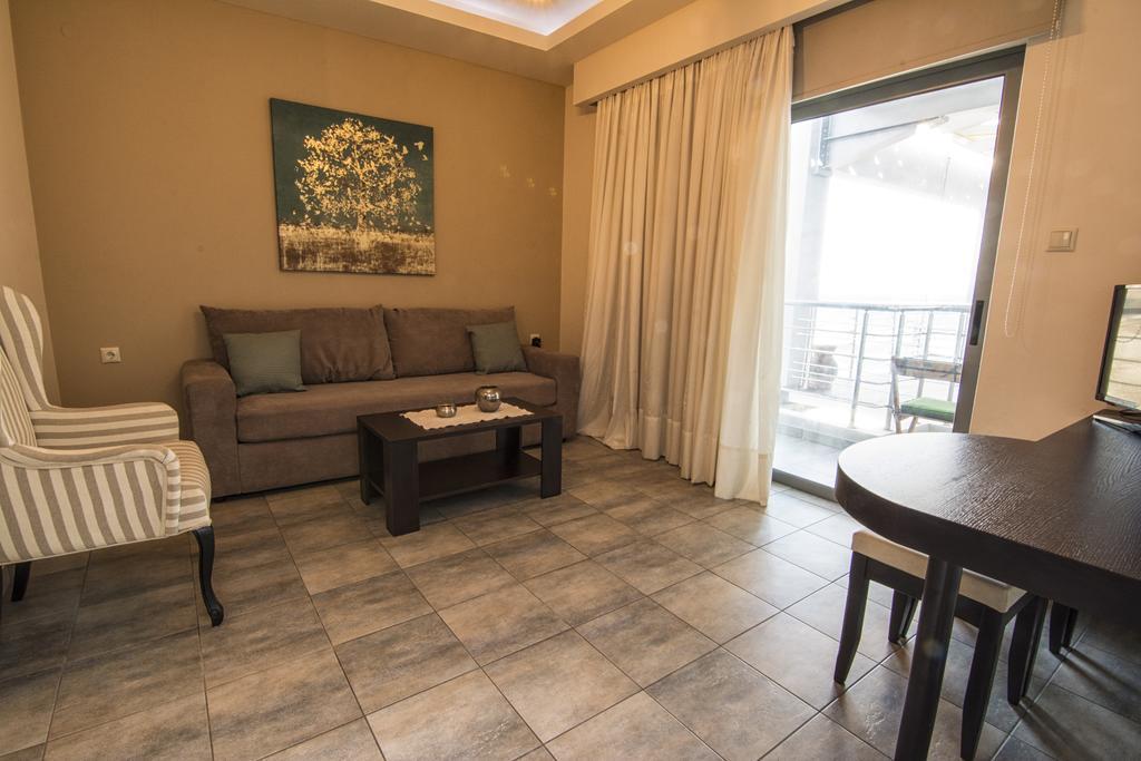 Gonis Suites Палеохора Экстерьер фото