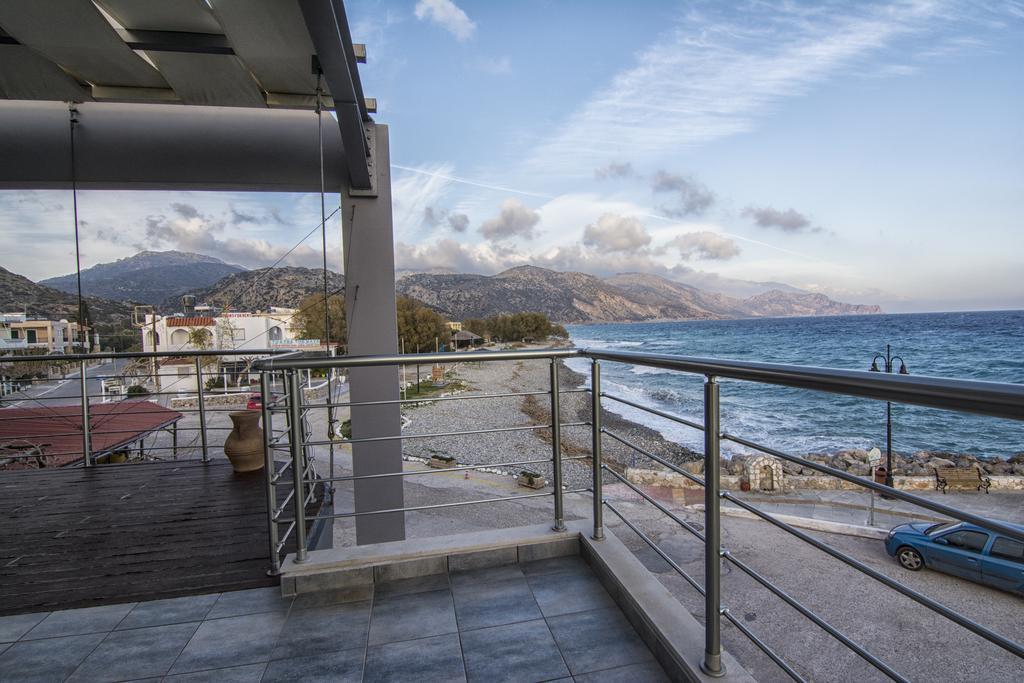 Gonis Suites Палеохора Экстерьер фото